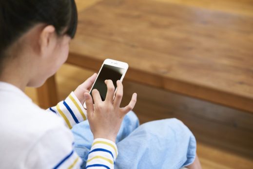 現代人にとってもはや必需品となった「スマートフォン」。最近では小学生でもスマホを持っていたり、自分用は持っていなくても親…