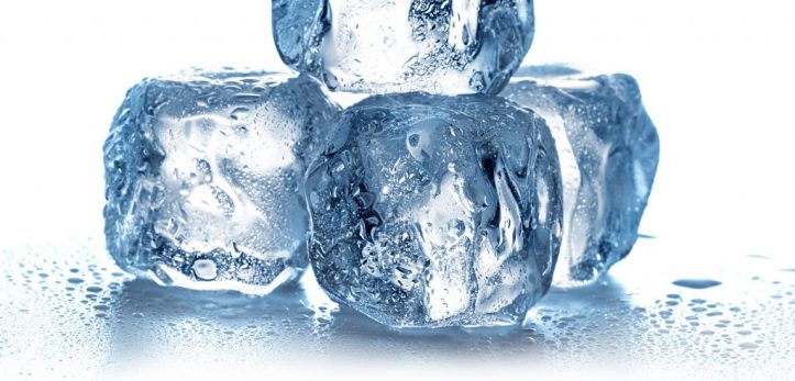 水を容器にいれて、冷凍庫で冷やして氷をつくると、氷のなかに白い泡のようなつぶつぶがあるのを見たことがあると思います。 冷…