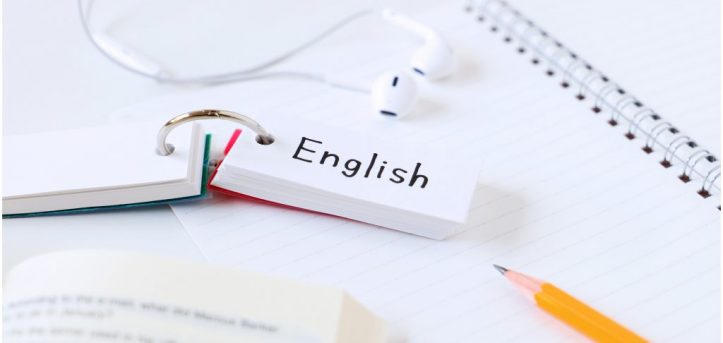 2020年度から小学校3・4年生のカリキュラムに「外国語活動」として英語が導入され、5・6年生では