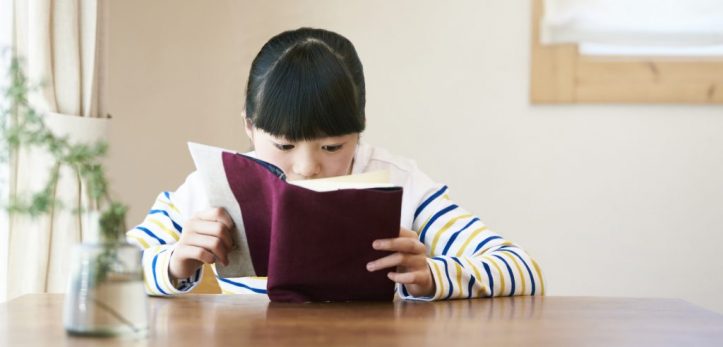 国語の成績を上げる方法として、読書は有効だとよく言われています。では、本を読まない子供は、どうすれば成績を上げられるので…