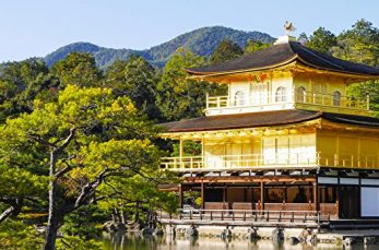 京都観光の定番スポット、その“代表選手”ともいえるのが金閣寺や銀閣寺。このふたつの建築物はとても有名ですが、元々はお寺で…
