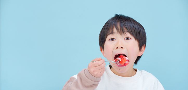 食べる子どものイメージ写真