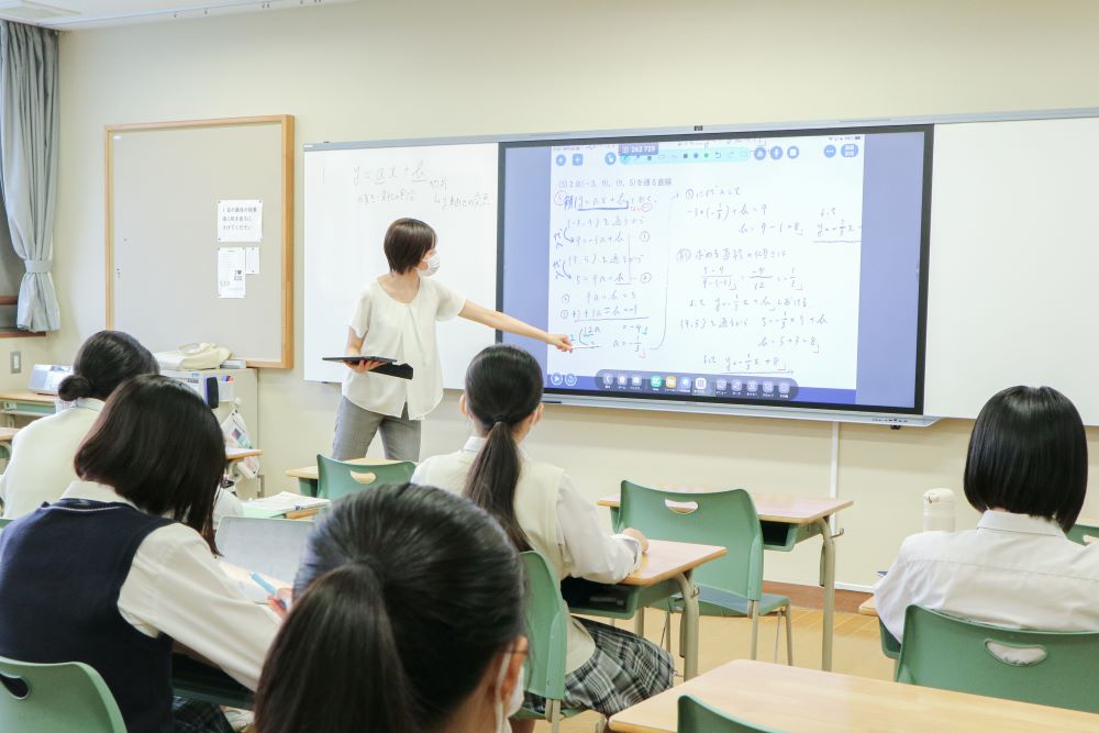三輪田学園の電子黒板