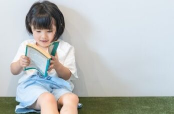 中学受験を目指す保護者の皆さんなら、読書習慣がもたらす学習効果や子どもの成長に与える好影響はよくご存じのはず。 でも、ス…